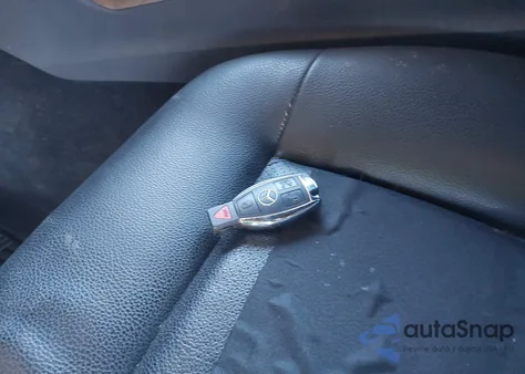 2011 Mercedes-Benz E 350 4Matic z USA, uszkodzony, nr VIN WDDHF8HB0BA432788